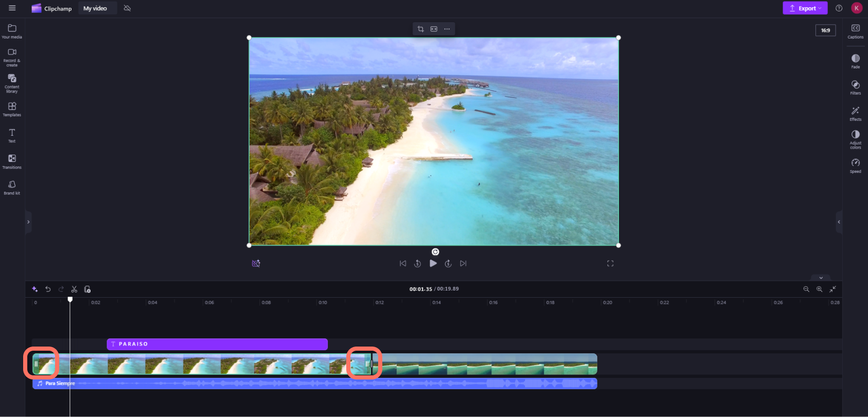 Выделенный клип Clipchamp с зелёными маркерами обрезки по краям